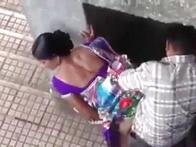 ಮೆಟ್ಟಿಲುಗಳ ಮೇಲೆ ಸ್ಟ್ರಿಪ್ ವಿಡಿಯೋ (ಆಶ್ಲಿನ್ ರೇ)