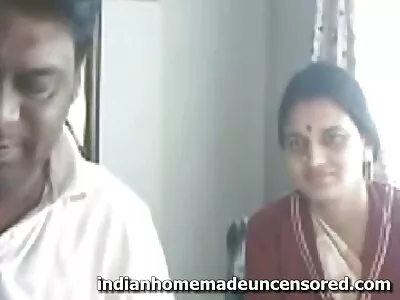 ಮಿಲ್ಫ್ ತಬಥಾ ಬಿಗ್ ಟಿಟ್ಸ್ ಹ್ಯಾಂಡ್ ಜಾಬ್ ನೀಡುತ್ತದೆ
