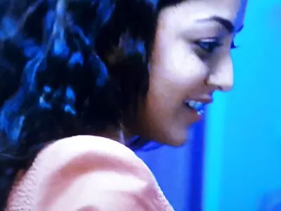 ಡರ್ಟಿ ಲಾಂಡ್ರಿ ವಿಡಿಯೋ (ಟಿಯಾ ಮೆಕೆಂಜಿ)